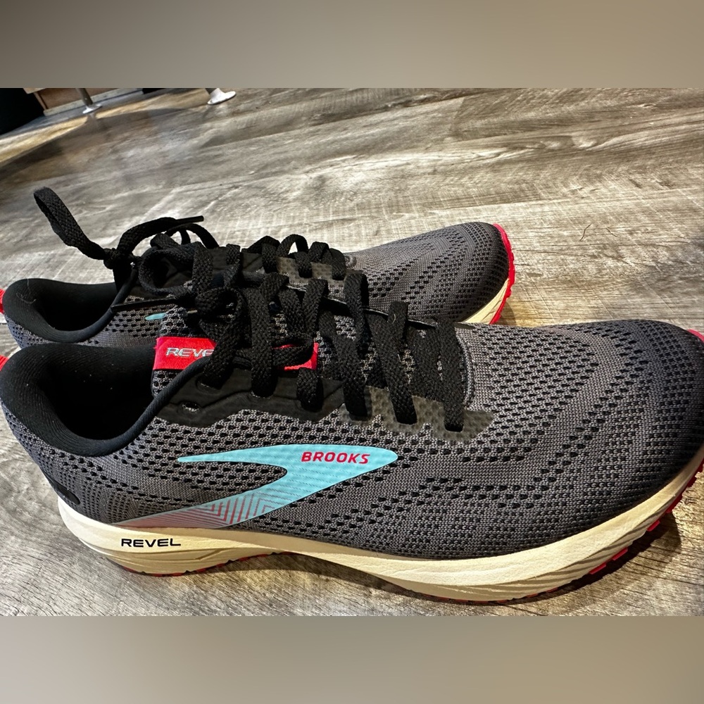 Brooks Revel Sneakers - Black and Blue